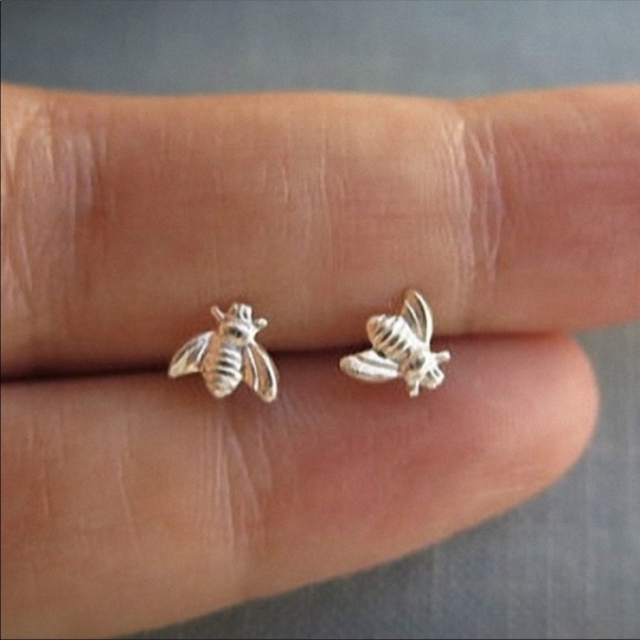 Jewelry - 🎯🆕Sterling Silver Bee -Post Earrings